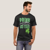 今日は何か良いものを飲むセントパトリックの日シャムロ Tシャツ (正面フル)