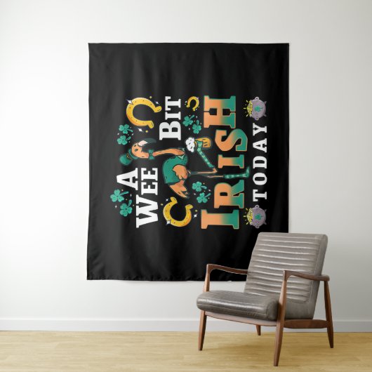 今日は少しアイルランド気分 | セントパトリックデーのフラミンゴ タペストリー (インサイチュ)