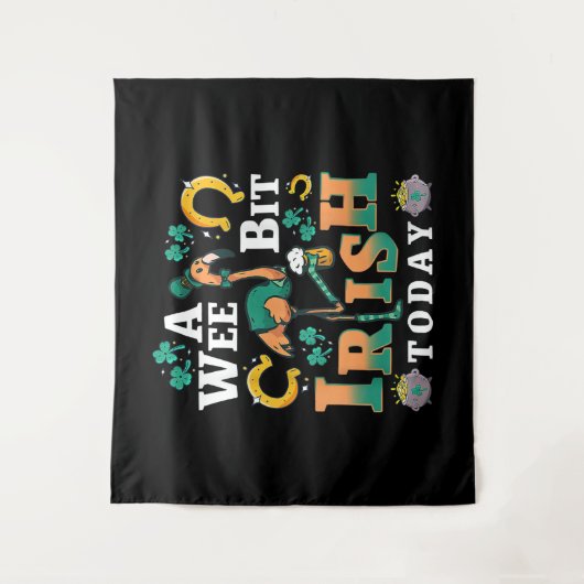 今日は少しアイルランド気分 | セントパトリックデーのフラミンゴ タペストリー (正面)