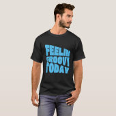 今日は気持ちがいい | レトロ70年代の雰囲気タイポグラフィ Tシャツ (正面フル)