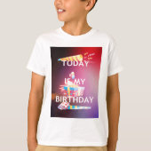 今日は私の誕生日アートプリント Tシャツ (正面)
