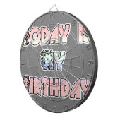 今日は私の誕生日ベビーピンクアートプリント ダーツボード (正面右)