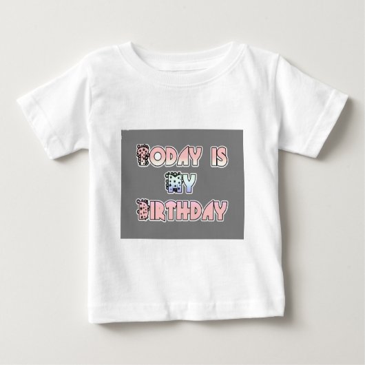 今日は私の誕生日ベビーピンクアートプリント ベビーTシャツ (正面)