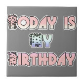 今日は私の誕生日 ベイビーピンク アートプリント タイル (正面)