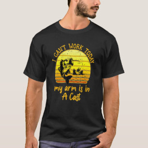 今日は腕がギプス魚釣り Tシャツ