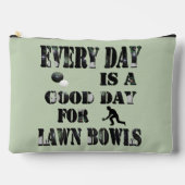 今日は芝鉢の天気がいい。 アクセサリーポーチ (正面)