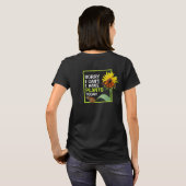 今日は花と蝶が植えおもしろいる Tシャツ (裏面フル)