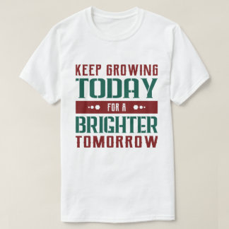 今日も成長を モチベーショナルなタイポグラフィ Tシャツ
