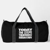 今日やる気を起こさせるのステップ明日の山 ダッフルバッグ (正面)