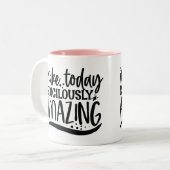 今日を途方もなく驚かせる ツートーンマグカップ (正面左)