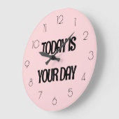 今日ガーリーのソフトピンクはあなたの日の引用文 ラージ壁時計 (傾斜)