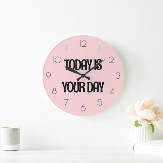 今日ガーリーのソフトピンクはあなたの日の引用文 ラージ壁時計 (ホーム)