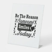 今日人がギフトボックスをスマイルする理由である 台座サイン (正面)