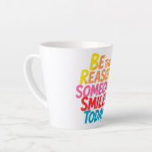 今日人がスマイルする理由になる カフェラテマグ (左アングル)