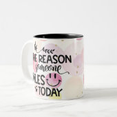 今日人がスマイルする コーヒーマグカップ (正面左)