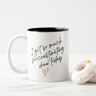 今日得はたいそう先延ばしをするね ツートーンマグカップ