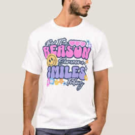 今日誰かの笑顔の理由になってください Tシャツ