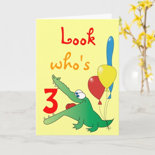 今日3はだれであるか見て下さい! かわいいワニの誕生日カード カード (黄色い花)