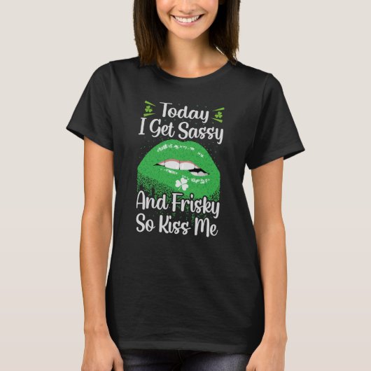 今日、私はSassyとFriskyを取得するのでキス私のSt Patrick Tシャツ (正面)