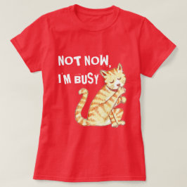 "今私は忙しい"おもしろいな猫の引用文です Tシャツ