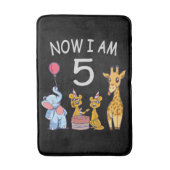 今私は5歳になりました 動物園での5歳の誕生日 バスマット (正面縦)