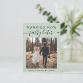 今結婚した後のパーティーSage Greenの結婚写真 案内ポストカード (スタンド正面)