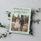 今結婚した後のパーティーSage Greenの結婚写真 案内ポストカード