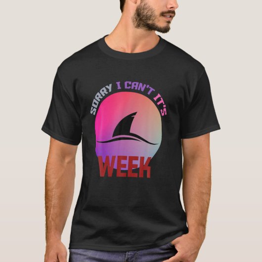 今週のシャークのプレゼントじゃなおもしろいいわ Tシャツ (正面)