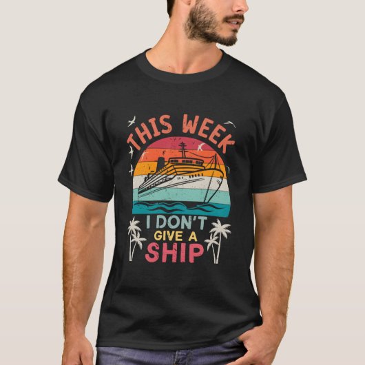 今週は船に興味なし 家族旅行 クルーズ Tシャツ (正面)