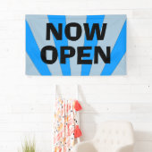 今開いた暗藍色の旗の印 横断幕 (インサイチュ)