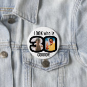 今30歳の人を見て写真白黒 缶バッジ (インサイチュ)