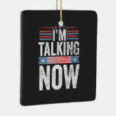 今、トランプ・カマラ大統領の討論について話している セラミックオーナメント (右)