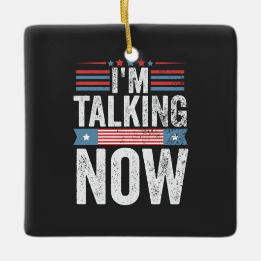 今、トランプ・カマラ大統領の討論について話している セラミックオーナメント (正面)
