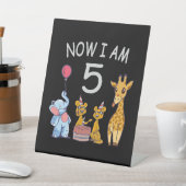 今、私は動物園で5歳の誕生日である 台座サイン (インサイチュ)