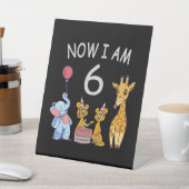 今、私は動物園で6歳の6誕生日だ 台座サイン (インサイチュ)