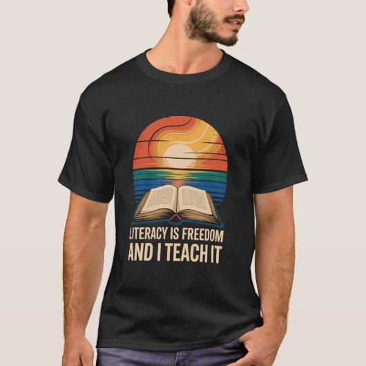 介入主義者の先生、リテラシーは自由であり、私はそれを Tシャツ (正面)