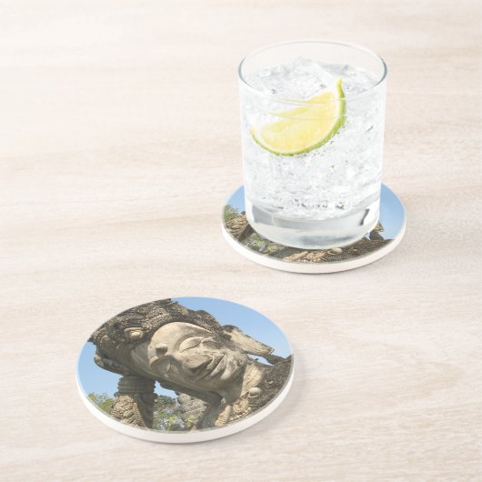 仏を倒す…Nong Khai, Isan,タイ コースター (側面)