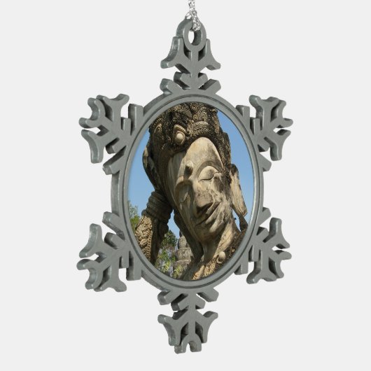 仏を倒す…Nong Khai, Isan,タイ スノーフレークピューターオーナメント (左)