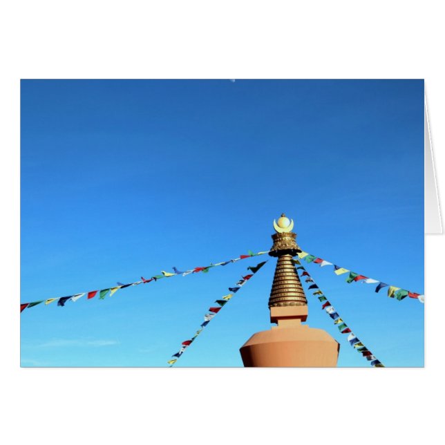仏塔(祈りの言葉旗) (正面横)