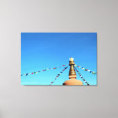 仏教の仏塔で祈りの言葉の旗を包んだキャンバス キャンバスプリント (正面)