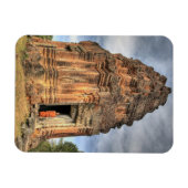 仏教の僧侶が寺院の入り口に立つ マグネット (横)