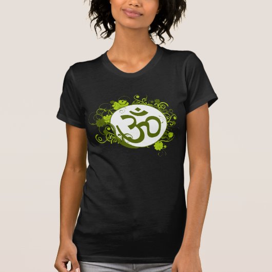 仏教の緑の花柄Om Tシャツ (正面)
