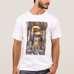 仏教寺院内の祭壇エリアの景色、 Tシャツ