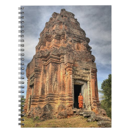 仏門の僧侶が寺院の入り口に立つ ノートブック (正面)
