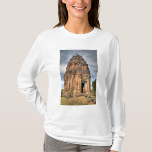 仏門の僧侶が寺院の入り口に立つ Tシャツ