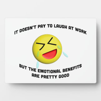 仕事で笑うのは得策ではない フォトプラーク