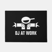 仕事のおもしろいなDJの玄関マットのDJはのためのディスクジョッキーをします ドアマット (正面)