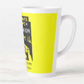 仕事のプロモーションを黄色く祝う カフェラテマグ (右)