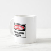 仕事のマグの警告の気違いの科学者 コーヒーマグカップ (正面左)