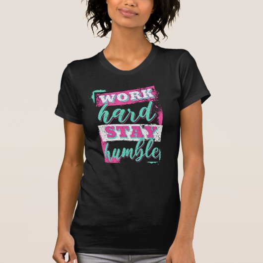 仕事の懸命を謙虚に保つ Tシャツ (正面)